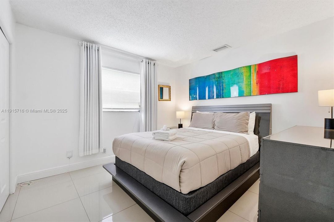 En Venta: $799,000 (4 camas, 2 baños, 1758 Pies cuadrados)