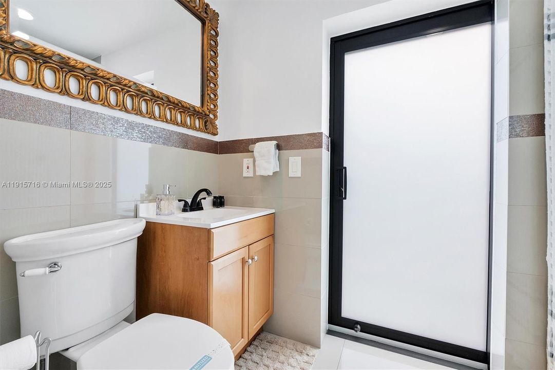 En Venta: $799,000 (4 camas, 2 baños, 1758 Pies cuadrados)