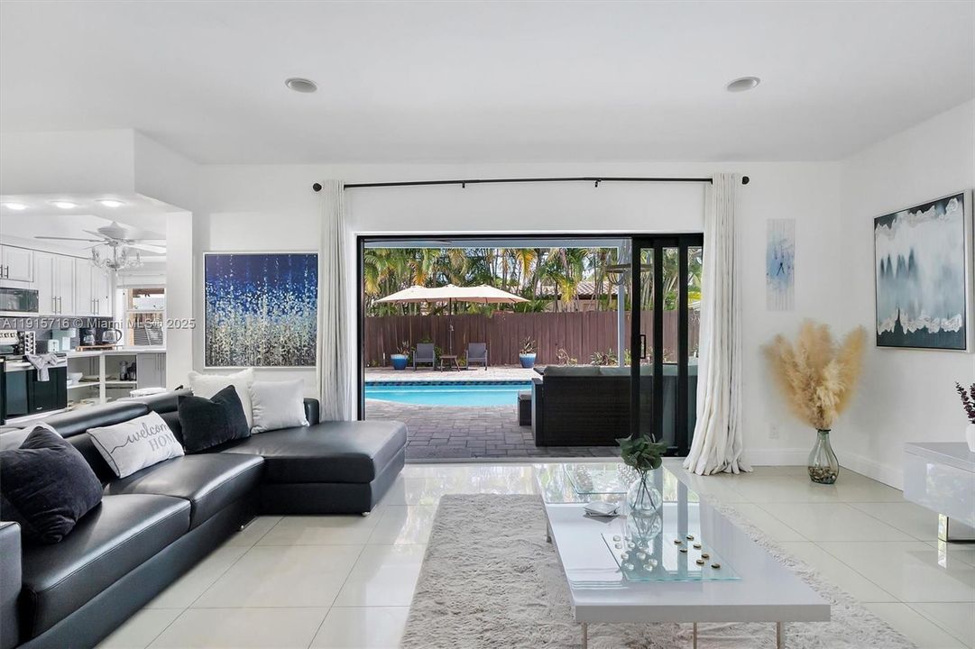 En Venta: $799,000 (4 camas, 2 baños, 1758 Pies cuadrados)