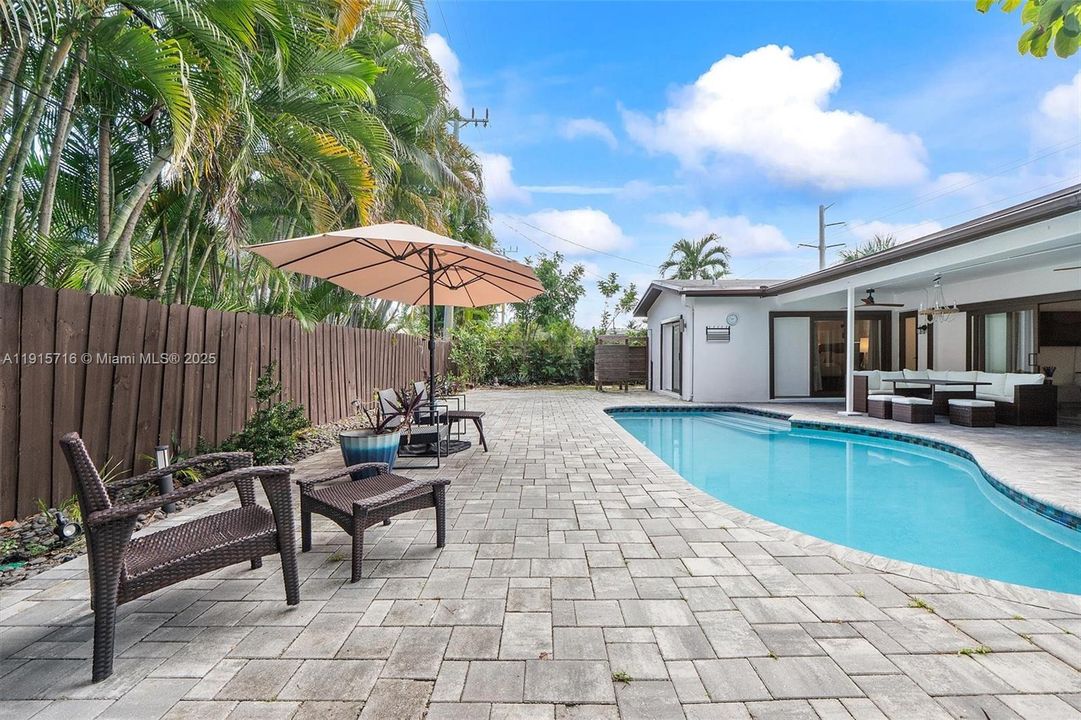 En Venta: $799,000 (4 camas, 2 baños, 1758 Pies cuadrados)