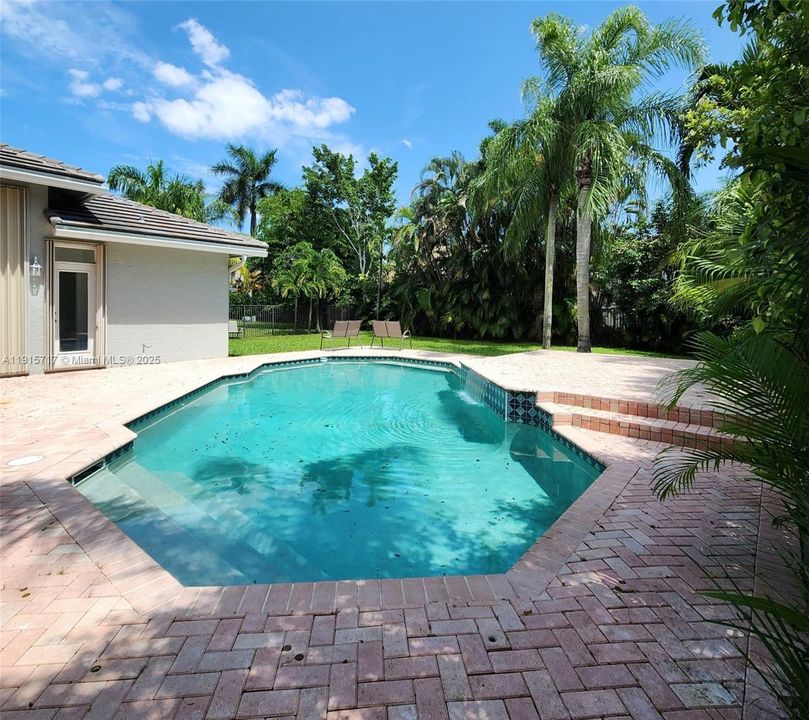 На продажу: $1,110,000 (5 спален, 3 ванн, 2574 Квадратных фут)