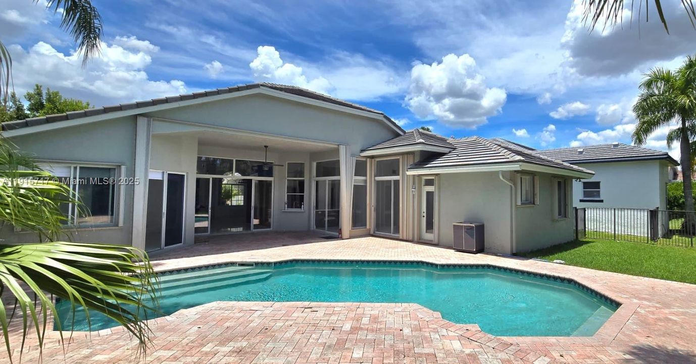 На продажу: $1,110,000 (5 спален, 3 ванн, 2574 Квадратных фут)