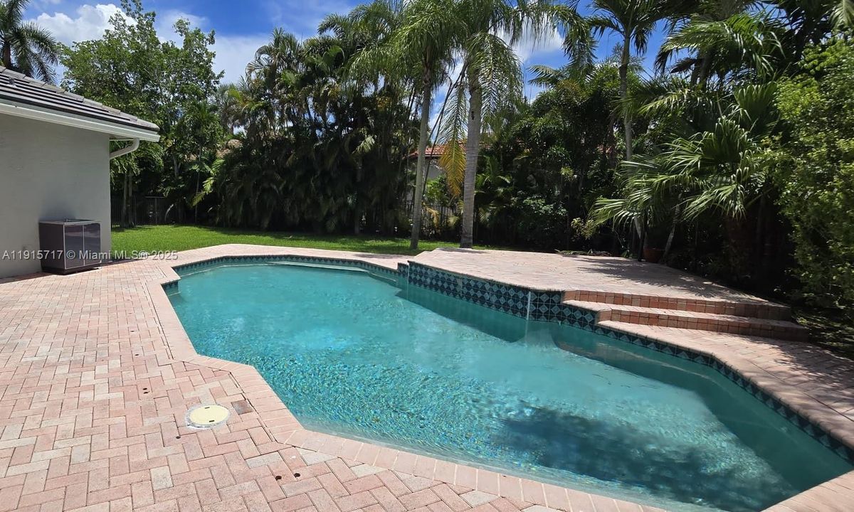 На продажу: $1,110,000 (5 спален, 3 ванн, 2574 Квадратных фут)