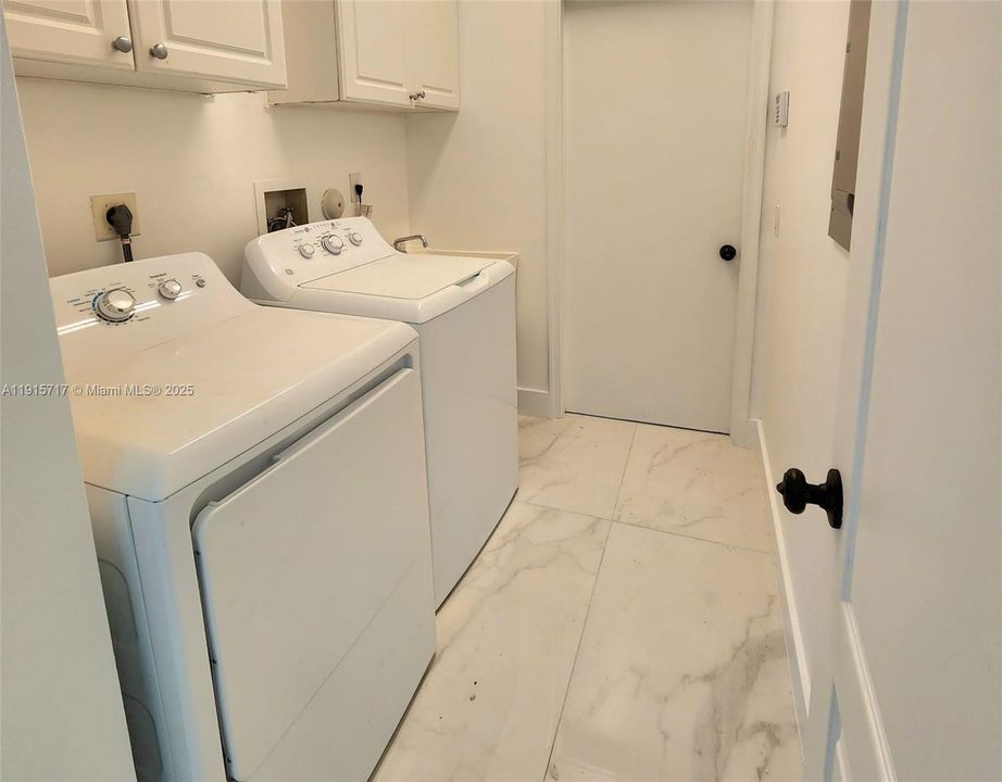 На продажу: $1,110,000 (5 спален, 3 ванн, 2574 Квадратных фут)