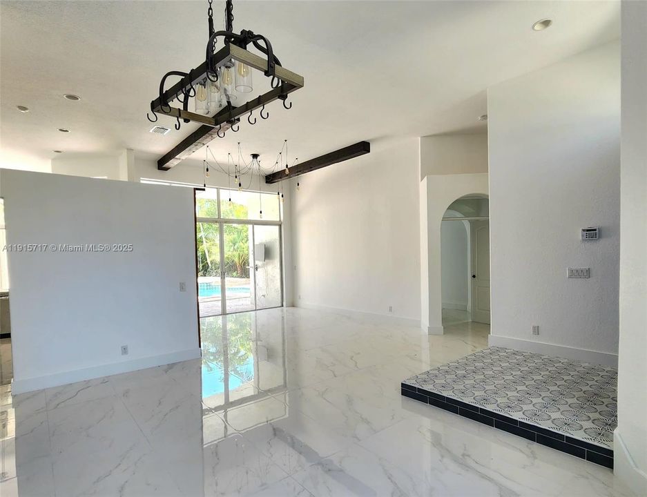 На продажу: $1,110,000 (5 спален, 3 ванн, 2574 Квадратных фут)