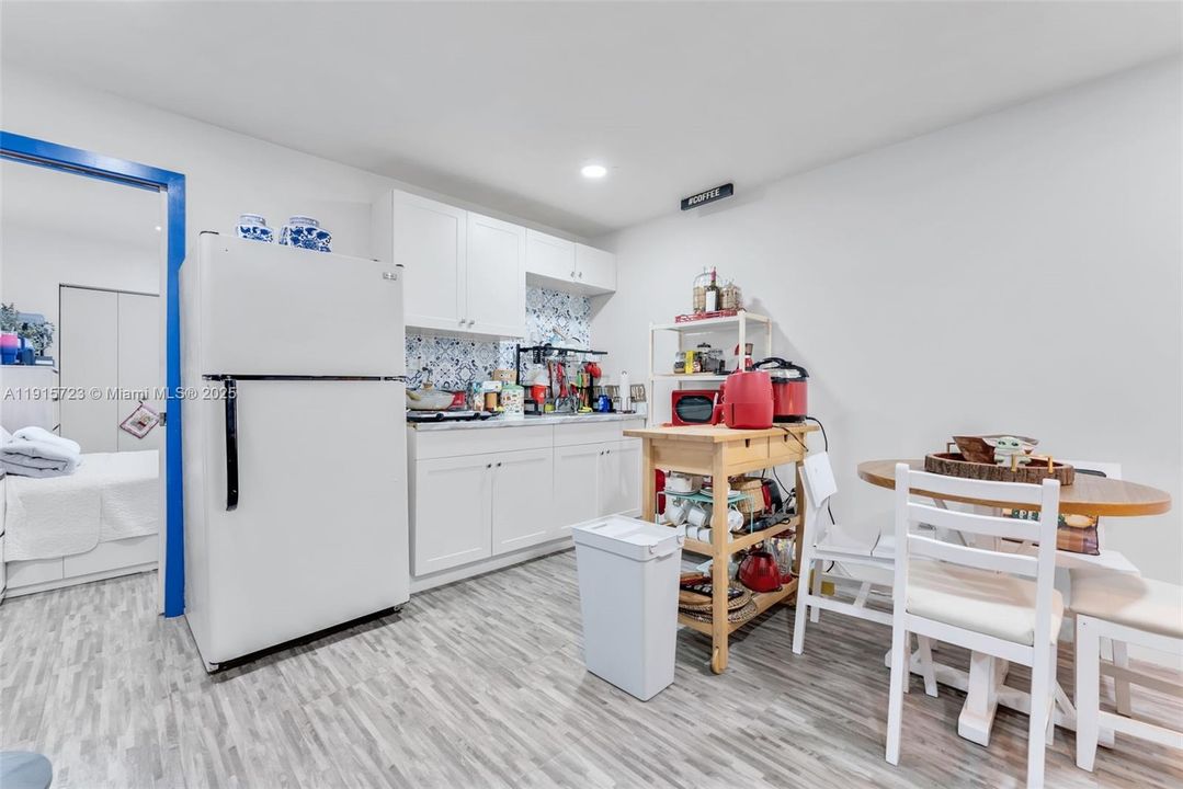 For Sale: $800,000 (2 beds, 2 baths, 2753 Square Feet)