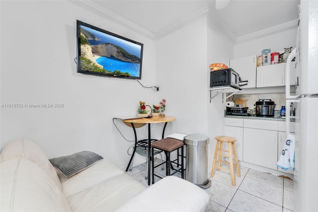 For Sale: $800,000 (2 beds, 2 baths, 2753 Square Feet)