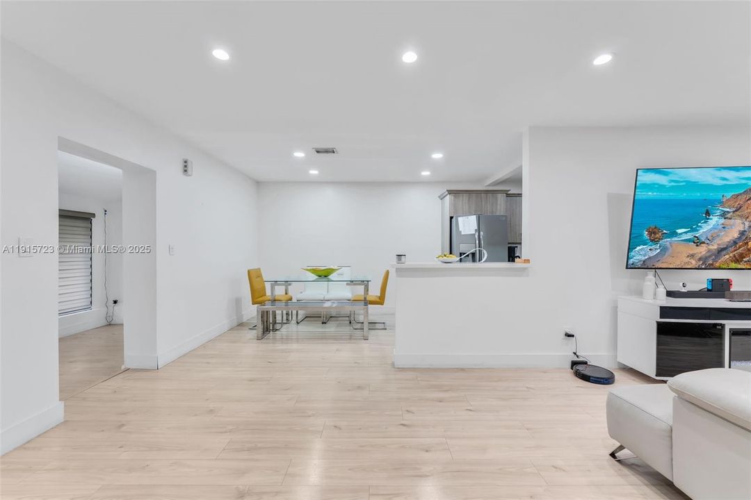 For Sale: $800,000 (2 beds, 2 baths, 2753 Square Feet)