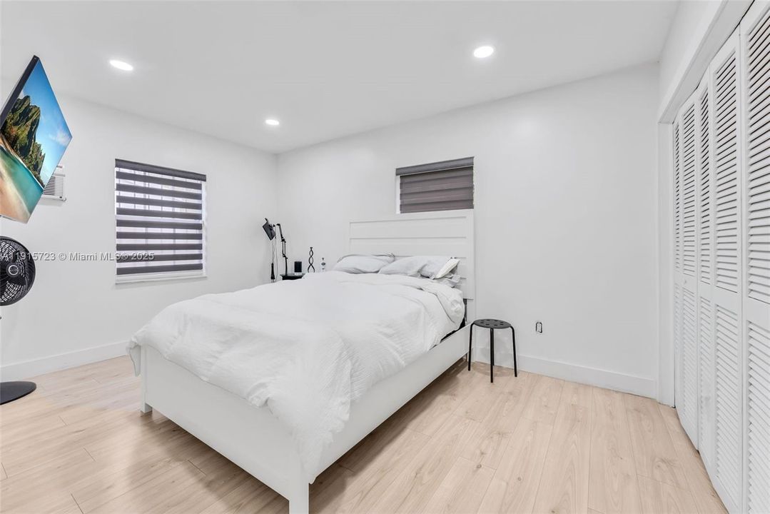 For Sale: $800,000 (2 beds, 2 baths, 2753 Square Feet)