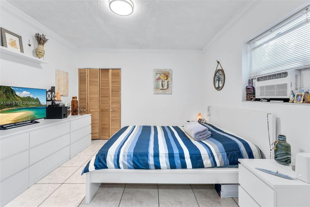 For Sale: $800,000 (2 beds, 2 baths, 2753 Square Feet)