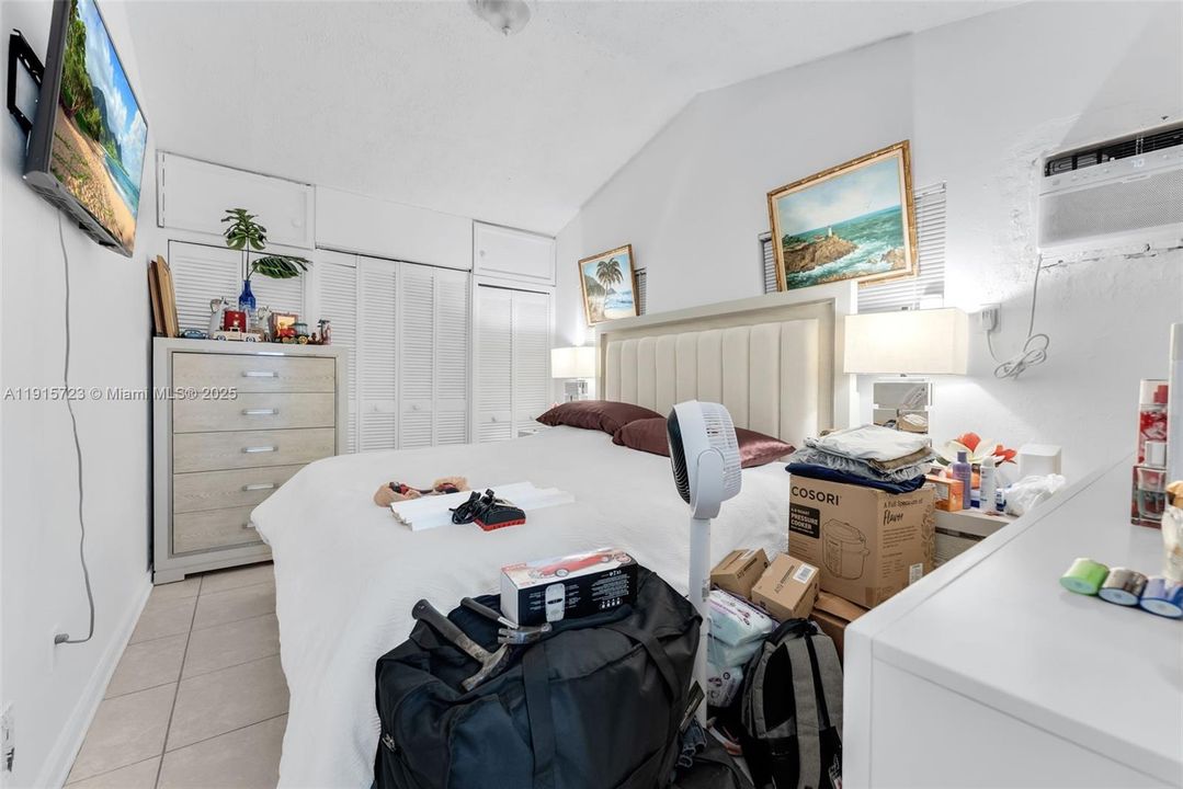 For Sale: $800,000 (2 beds, 2 baths, 2753 Square Feet)