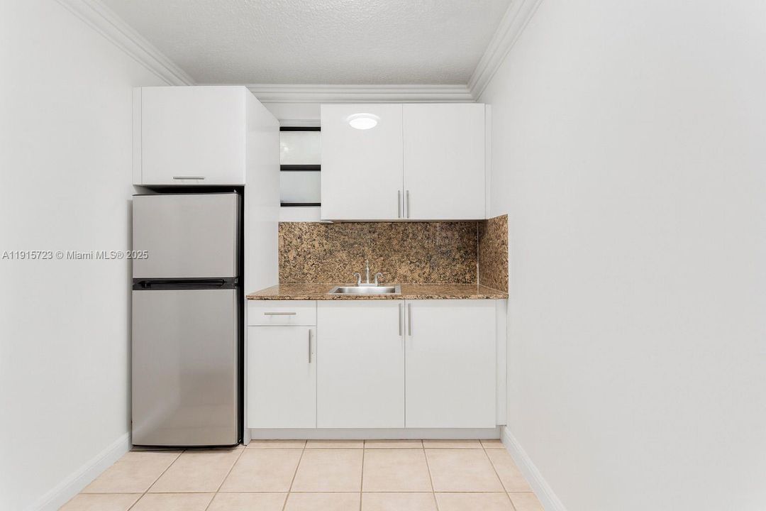 For Sale: $800,000 (2 beds, 2 baths, 2753 Square Feet)