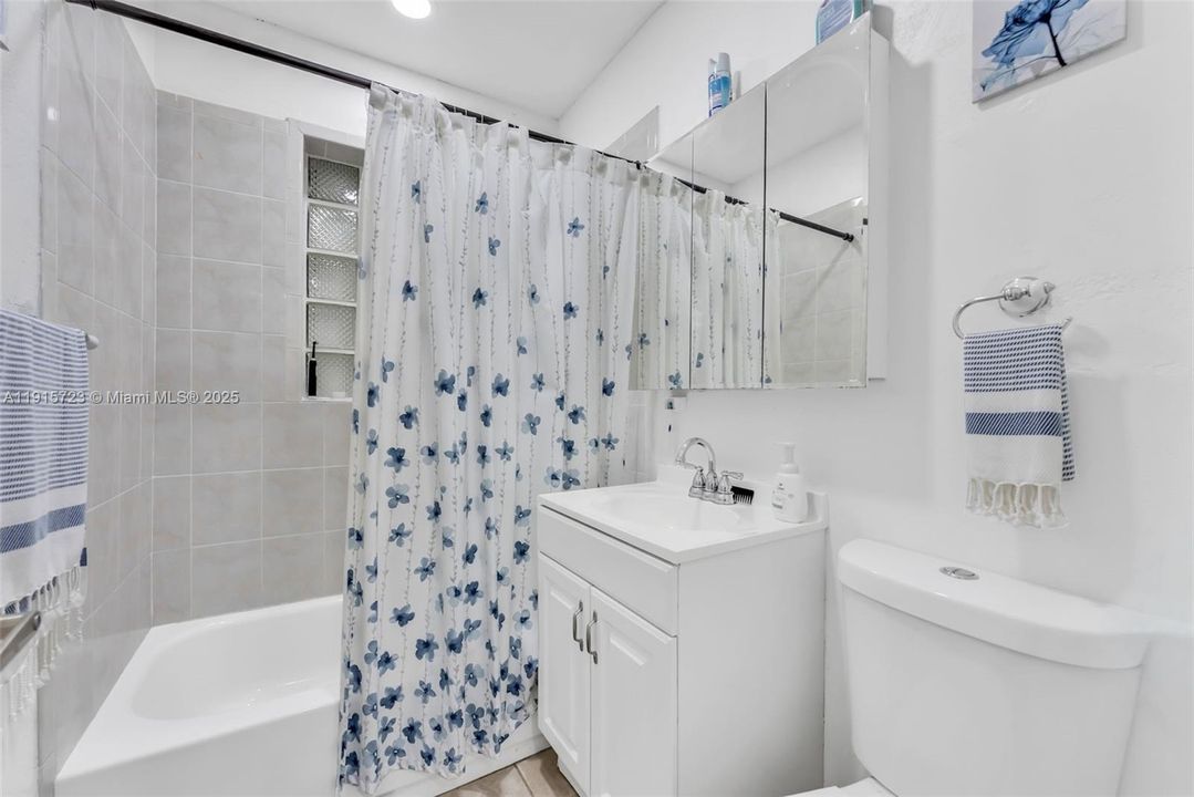 For Sale: $800,000 (2 beds, 2 baths, 2753 Square Feet)