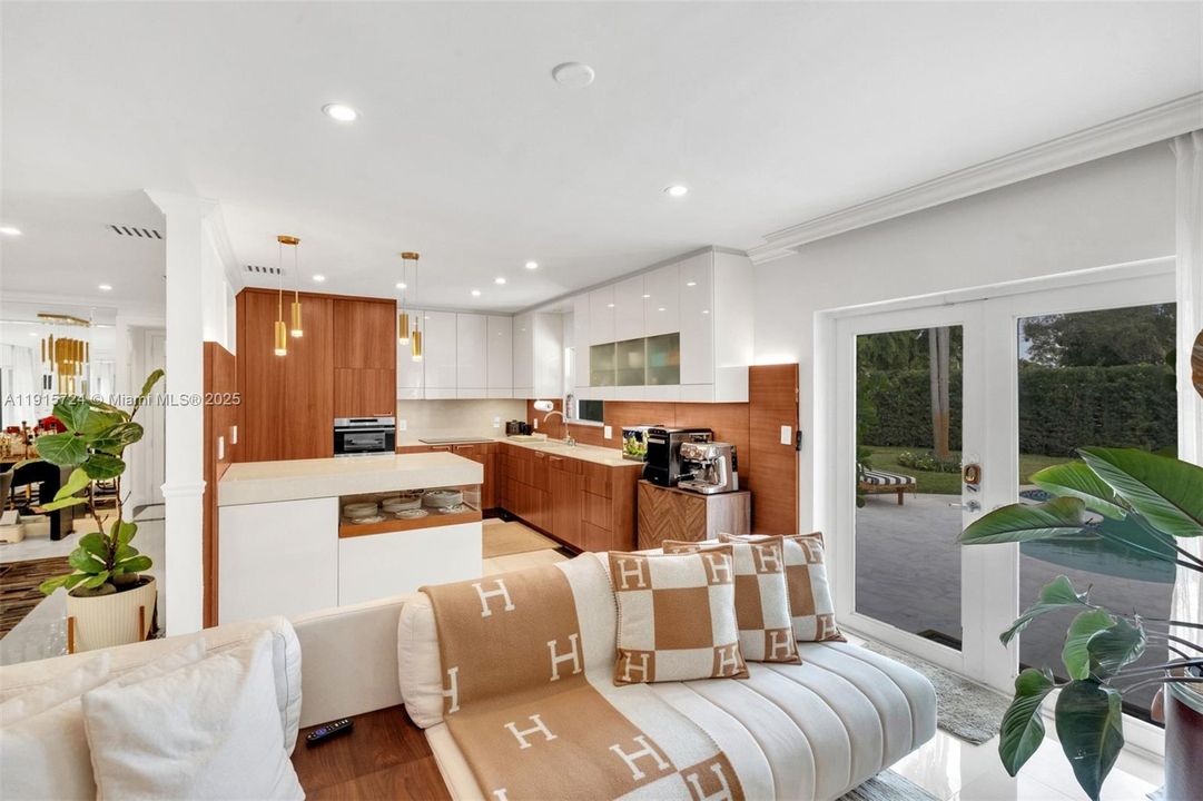 For Sale: $1,580,000 (4 beds, 2 baths, 2010 Square Feet)