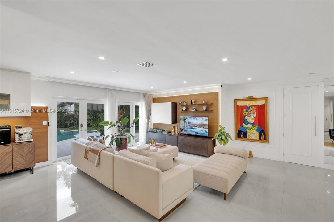 For Sale: $1,580,000 (4 beds, 2 baths, 2010 Square Feet)