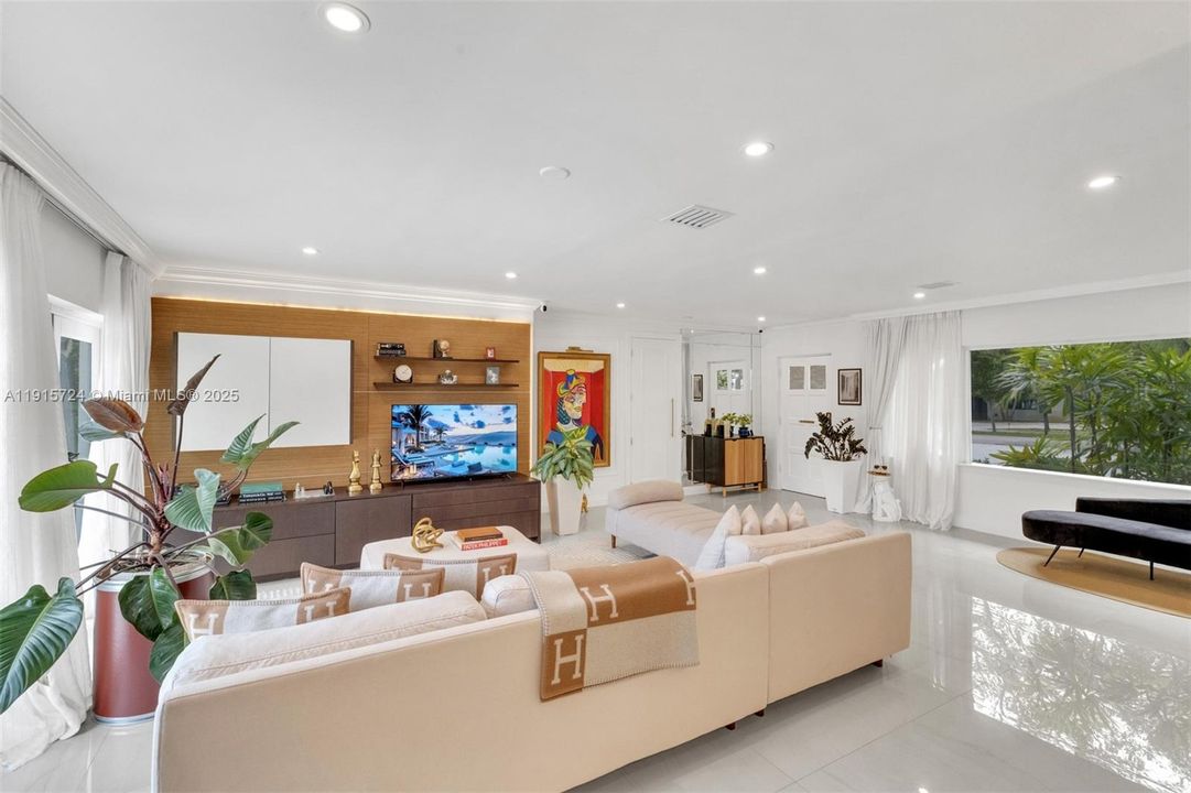 For Sale: $1,580,000 (4 beds, 2 baths, 2010 Square Feet)