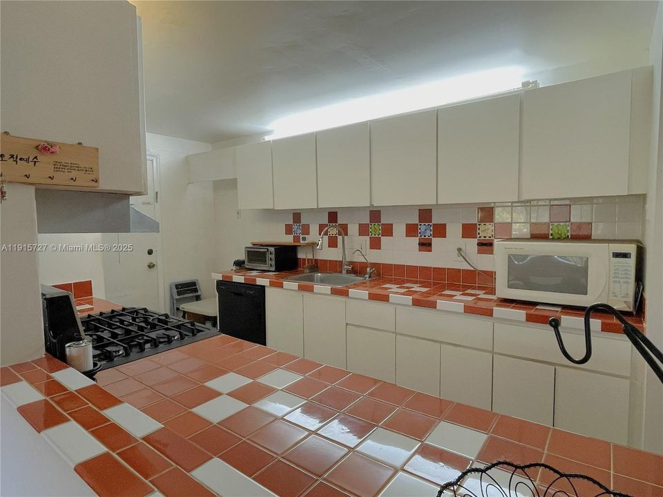 На продажу: $375,000 (3 спален, 2 ванн, 1336 Квадратных фут)