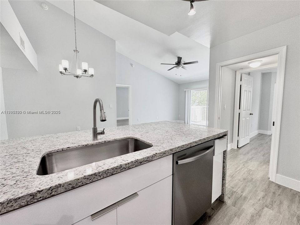 For Sale: $310,000 (2 beds, 2 baths, 1065 Square Feet)