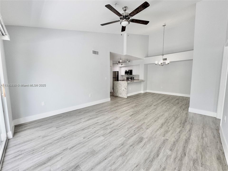 For Sale: $310,000 (2 beds, 2 baths, 1065 Square Feet)