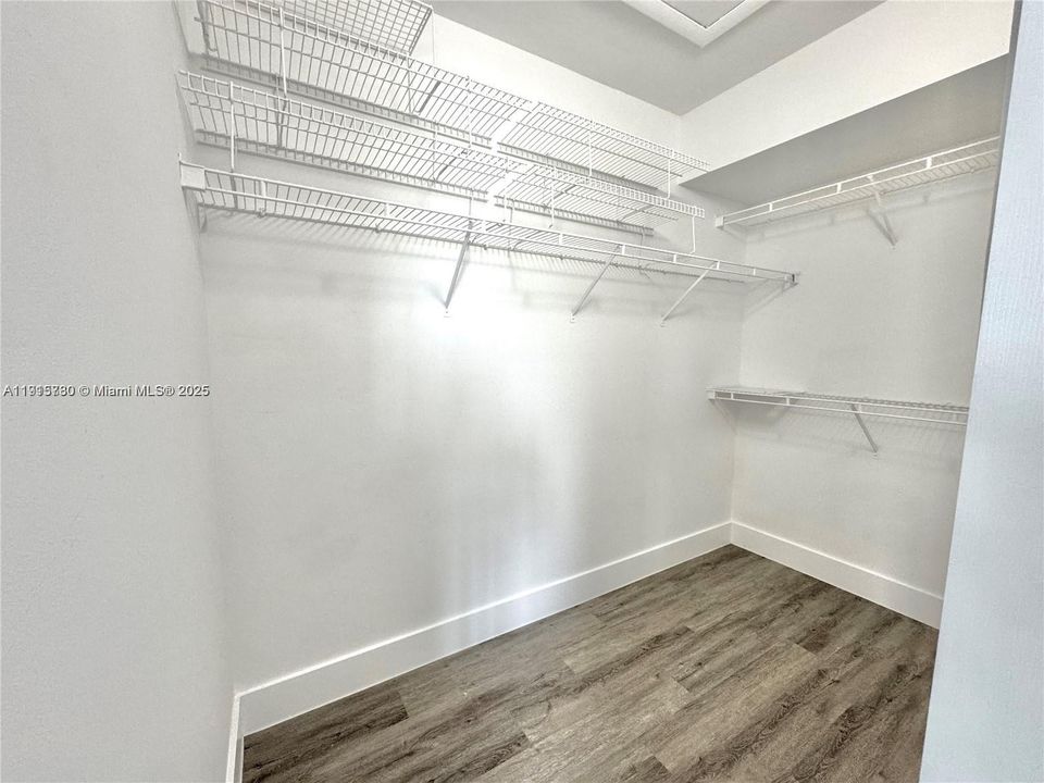 For Sale: $310,000 (2 beds, 2 baths, 1065 Square Feet)