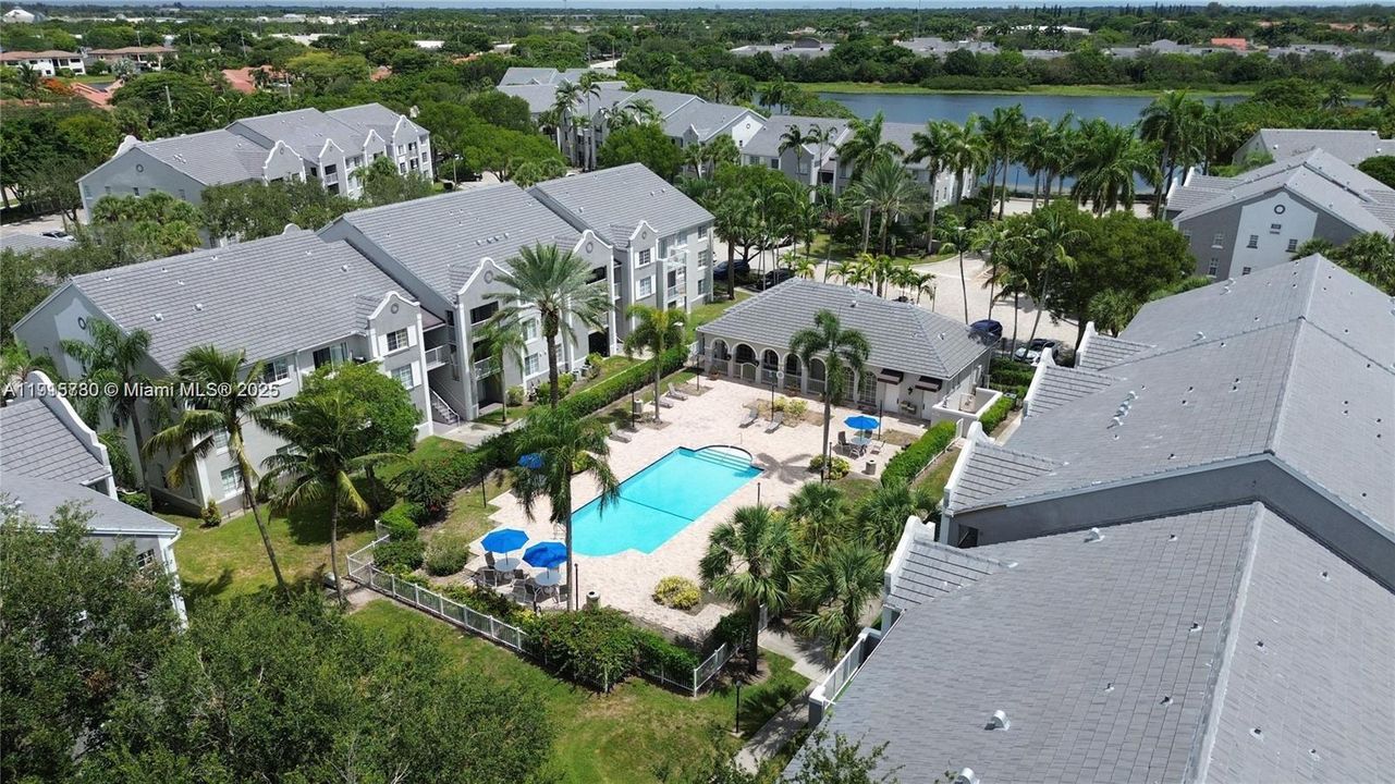 For Sale: $310,000 (2 beds, 2 baths, 1065 Square Feet)