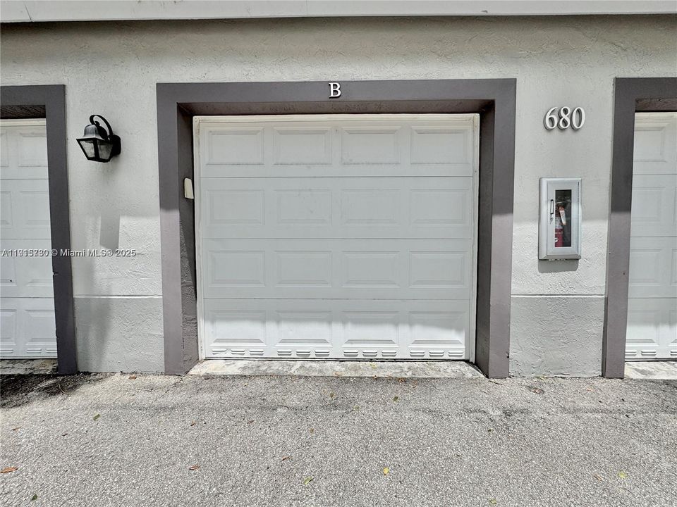 For Sale: $310,000 (2 beds, 2 baths, 1065 Square Feet)