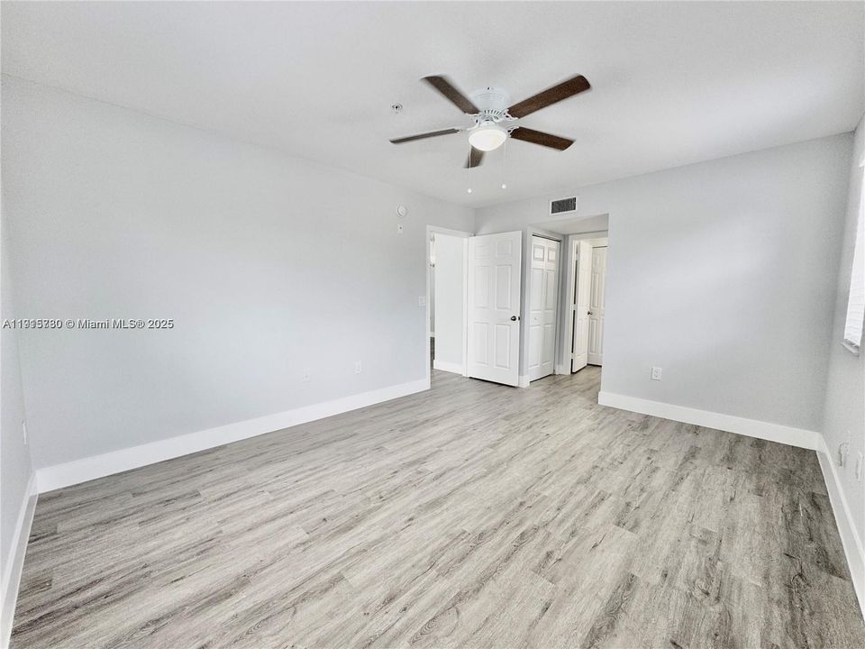 For Sale: $310,000 (2 beds, 2 baths, 1065 Square Feet)