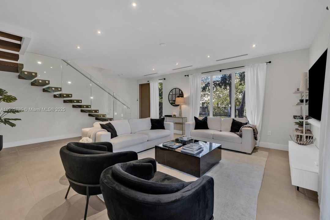 For Sale: $1,325,000 (3 beds, 3 baths, 1981 Square Feet)