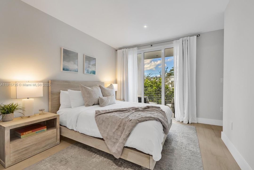 For Sale: $1,325,000 (3 beds, 3 baths, 1981 Square Feet)