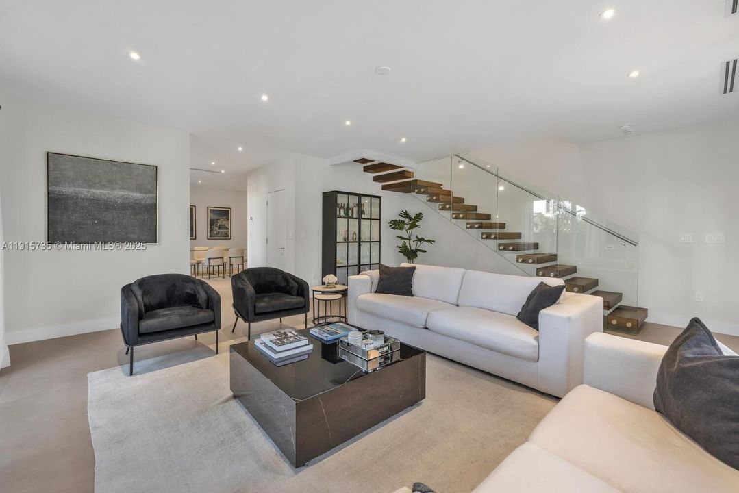 For Sale: $1,325,000 (3 beds, 3 baths, 1981 Square Feet)