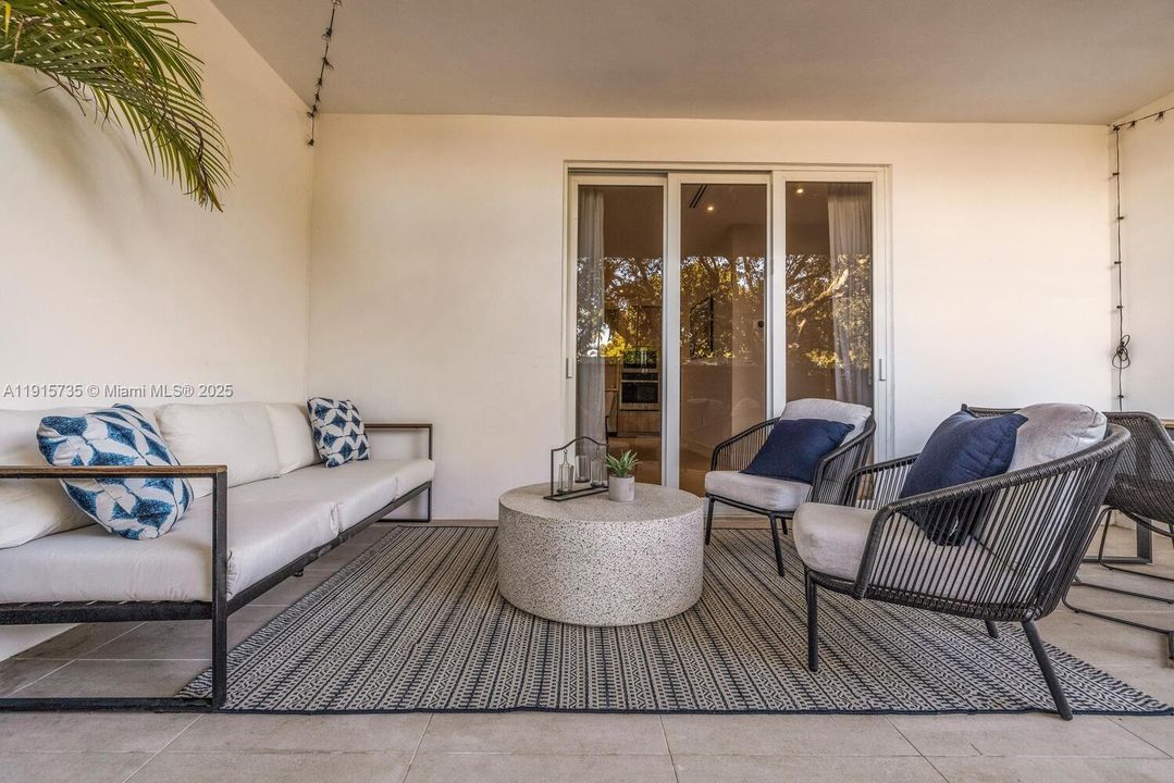 For Sale: $1,325,000 (3 beds, 3 baths, 1981 Square Feet)