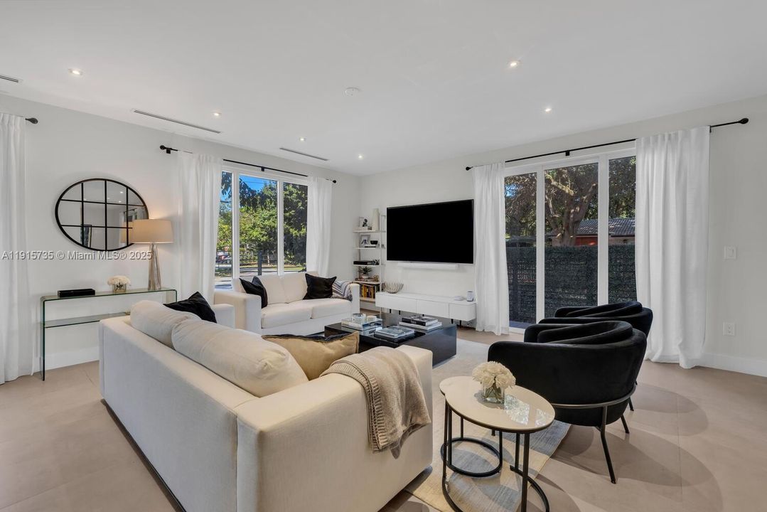 For Sale: $1,325,000 (3 beds, 3 baths, 1981 Square Feet)