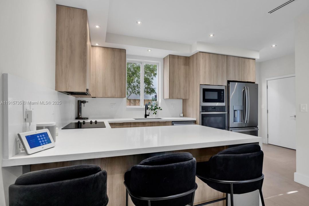 For Sale: $1,325,000 (3 beds, 3 baths, 1981 Square Feet)