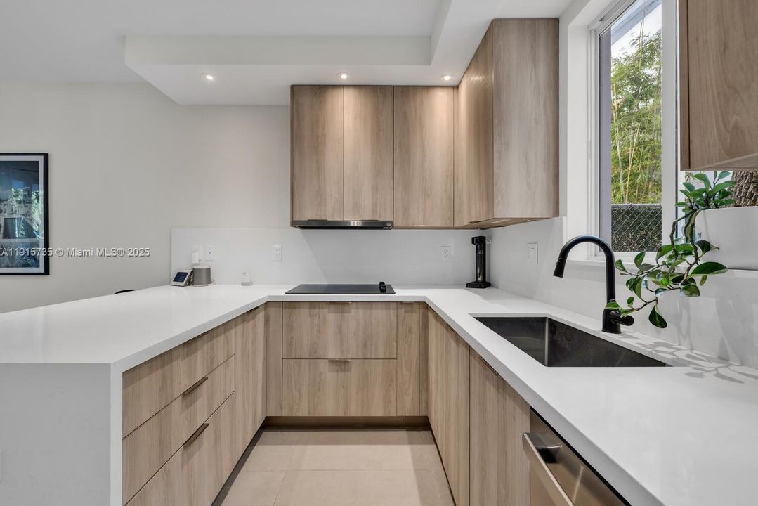 For Sale: $1,325,000 (3 beds, 3 baths, 1981 Square Feet)