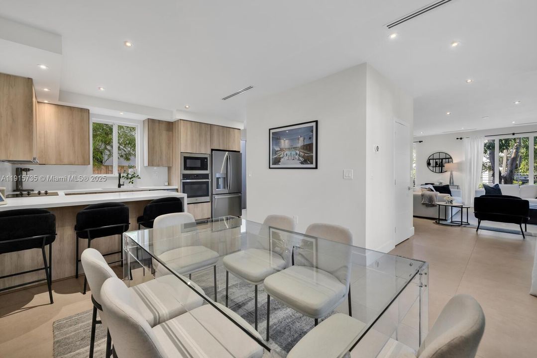 For Sale: $1,325,000 (3 beds, 3 baths, 1981 Square Feet)