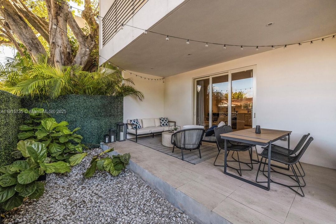 For Sale: $1,325,000 (3 beds, 3 baths, 1981 Square Feet)