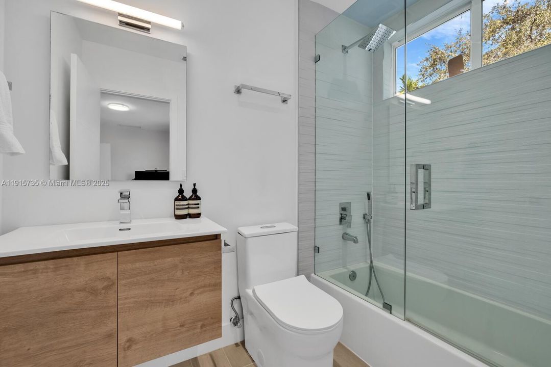 For Sale: $1,325,000 (3 beds, 3 baths, 1981 Square Feet)