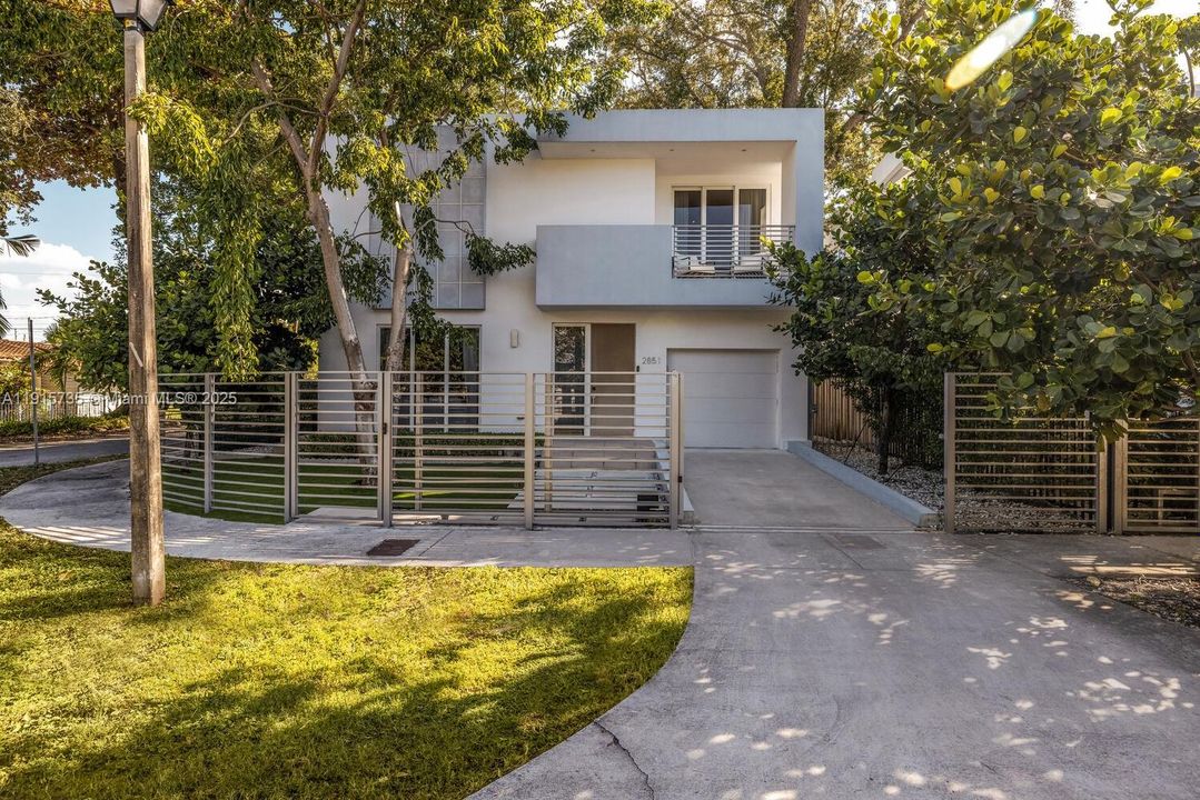 For Sale: $1,325,000 (3 beds, 3 baths, 1981 Square Feet)