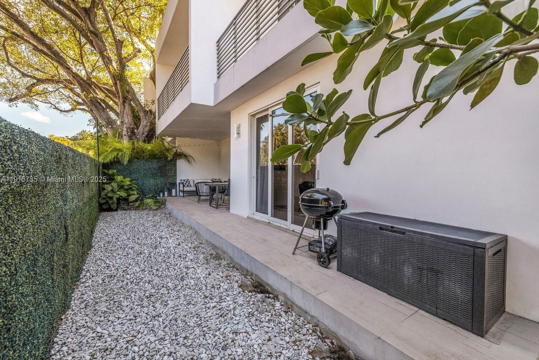 For Sale: $1,325,000 (3 beds, 3 baths, 1981 Square Feet)