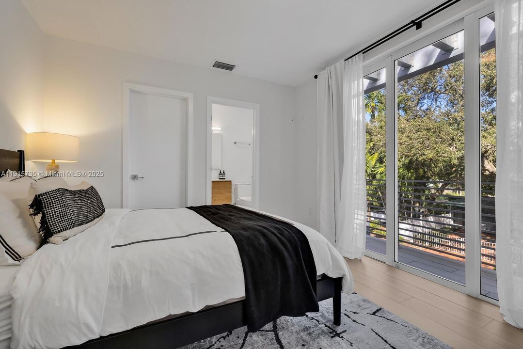 For Sale: $1,325,000 (3 beds, 3 baths, 1981 Square Feet)