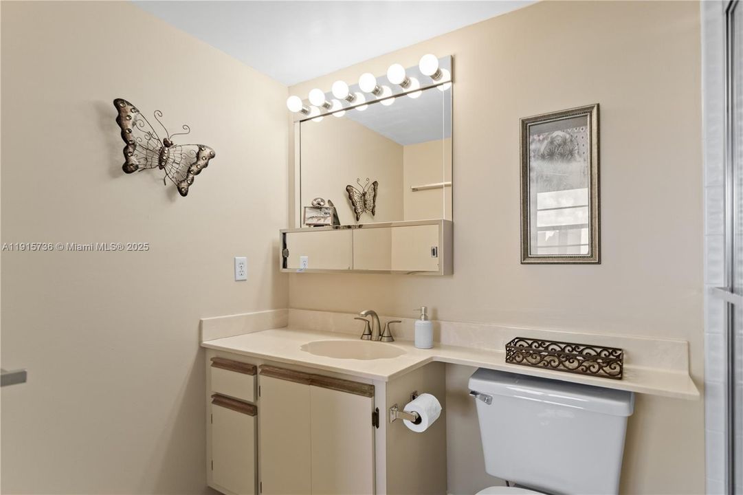 На продажу: $279,900 (2 спален, 2 ванн, 1190 Квадратных фут)