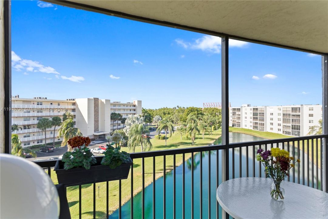 На продажу: $279,900 (2 спален, 2 ванн, 1190 Квадратных фут)