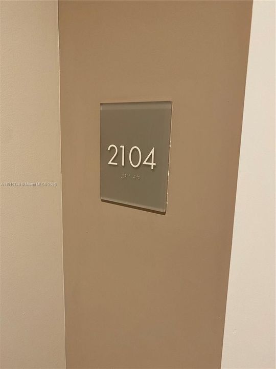 For Sale: $530,000 (2 beds, 2 baths, 977 Square Feet)