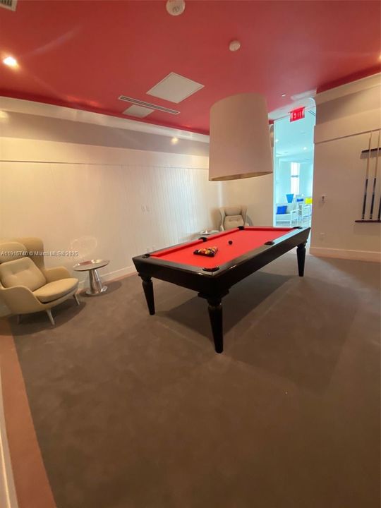 For Sale: $530,000 (2 beds, 2 baths, 977 Square Feet)