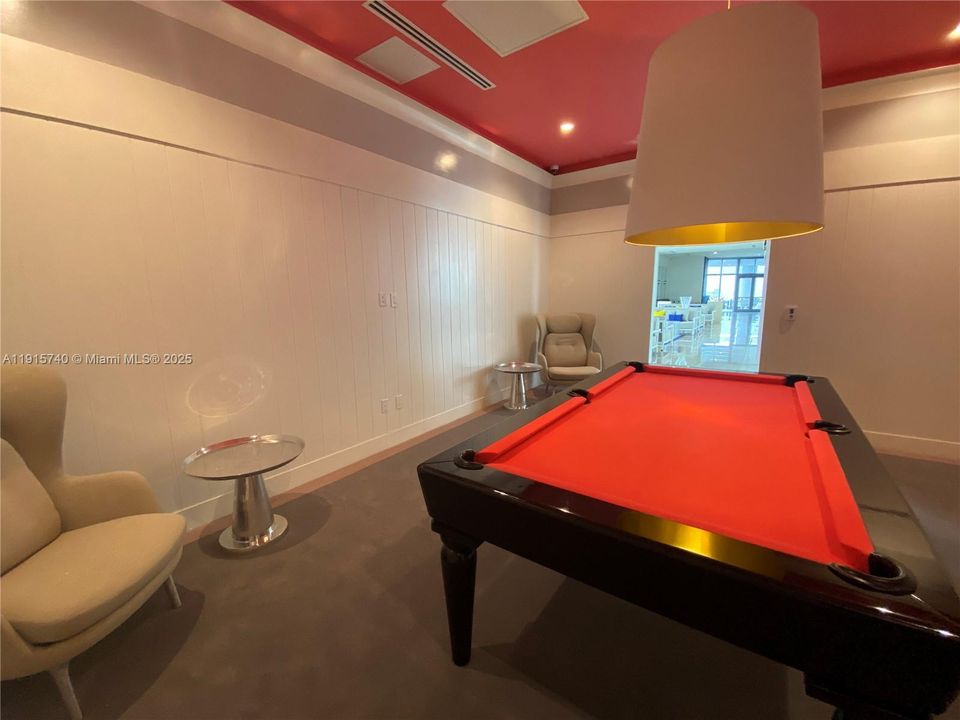 For Sale: $530,000 (2 beds, 2 baths, 977 Square Feet)