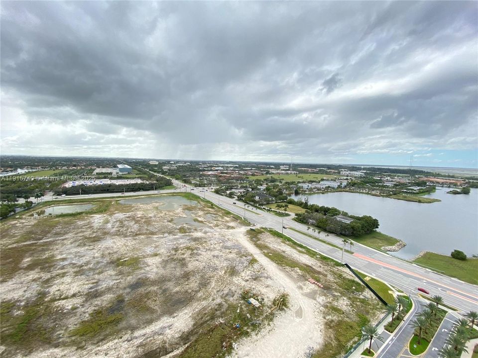 For Sale: $530,000 (2 beds, 2 baths, 977 Square Feet)