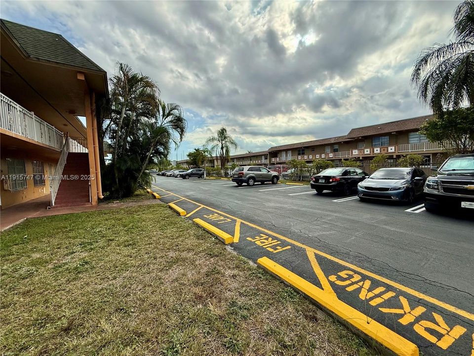 В аренду: $1,450 (0 спален, 1 ванн, 440 Квадратных фут)