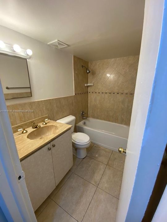 В аренду: $1,450 (0 спален, 1 ванн, 440 Квадратных фут)