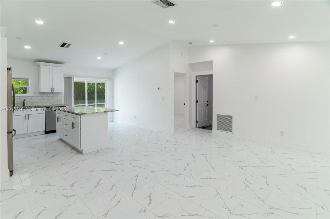 For Sale: $299,000 (3 beds, 2 baths, 1085 Square Feet)