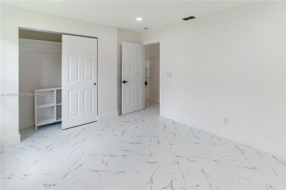 For Sale: $299,000 (3 beds, 2 baths, 1085 Square Feet)